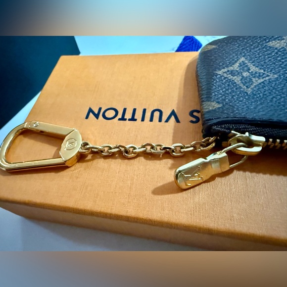 NWT Louis Vuitton Monogram Key Pouch in Brown and Gold - Picture 9 of 10